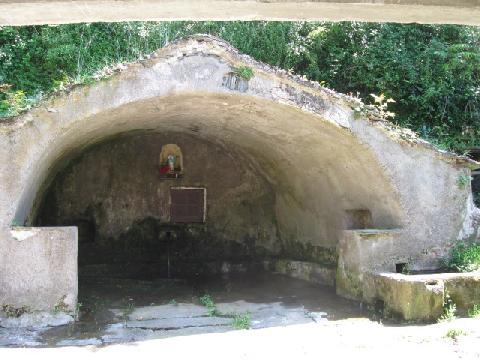 Vue générale de la fontaine de Vignale